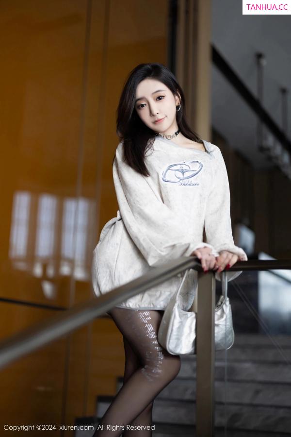 王馨瑶  [XiuRen]高清写真图 2024.02.23 No.8135 王馨瑶yanni 美腿黑丝第2张图片